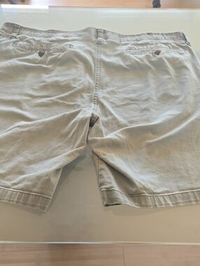 Men's Flat Front Cotton Chino Shorts in Light Khaki